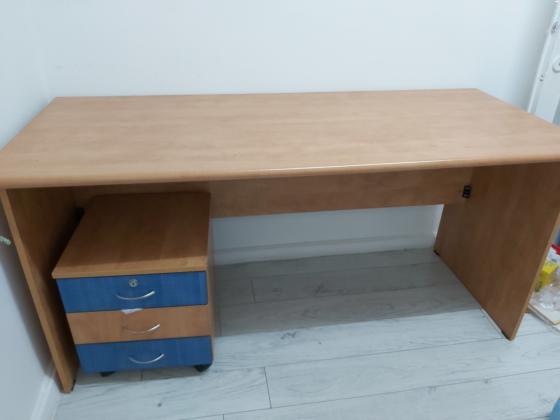 שולחן עבודה/משרדי גדול במצב מעולה