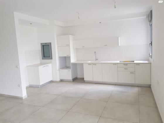 שרה אהרונסון 40 (אזור הבילויים)