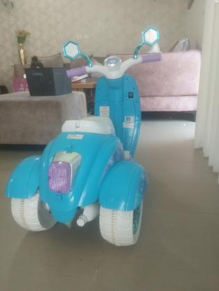 אופנוע חשמלי של אנה ואלזה