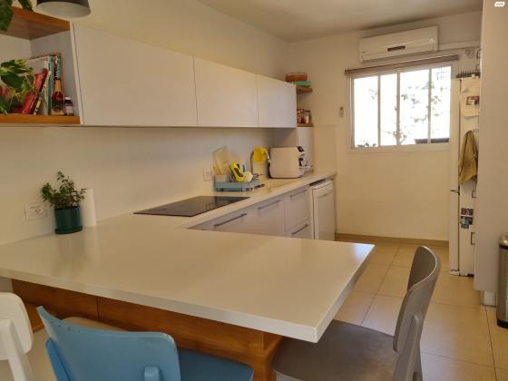 רבקה גובר 6 (לב הפארק)