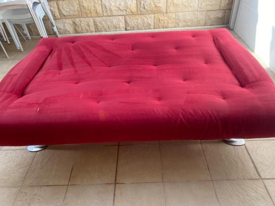 ספה נפתחת של חברת עמינח נפתחת למיטה