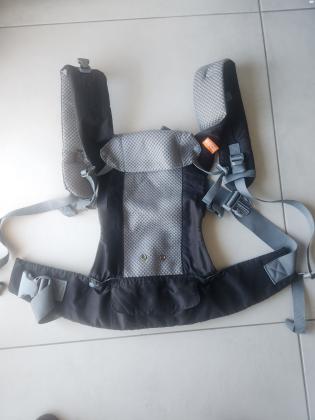 מנשא תוצרת BECO דגם GEMINI