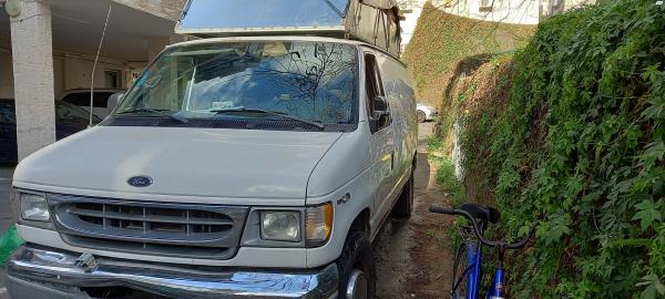 פורד אקונוליין קצר (2002)