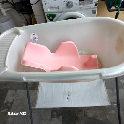 אמבטיה וישבינון צינור ומעמד במצב