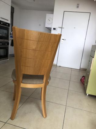 למכירה 6 כיסאות לפינת אוכל של זגה