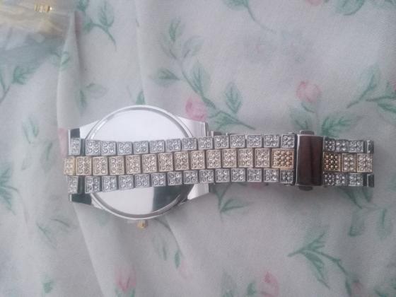 שעונים אבני חן מחיר לאחד