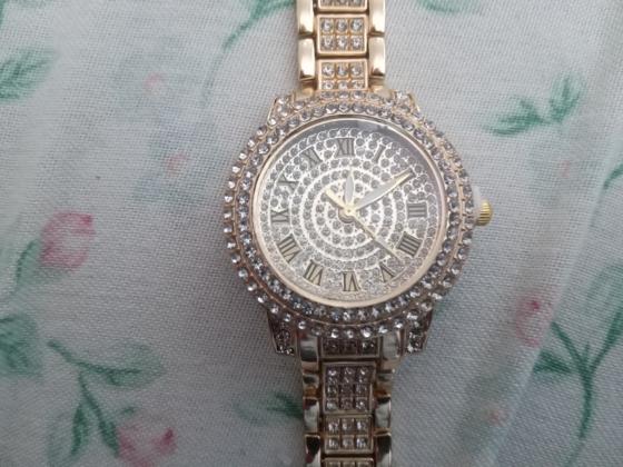 מחיר לאחד שעון עם אבנים