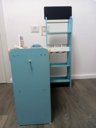 עמדת סופרמרקט מעץ