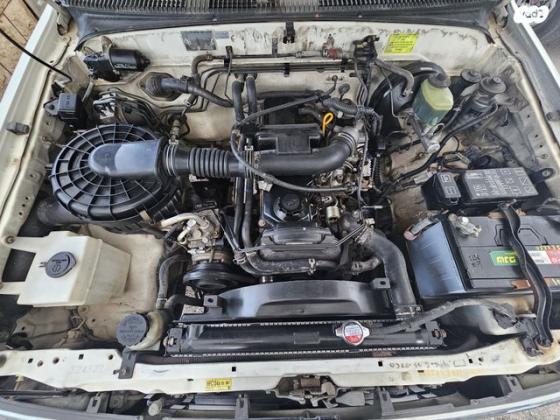 טויוטה היילקס 2X4 SR דאבל קבינה ידני דיזל 2.4 (83 כ''ס) דיזל 2000 למכירה באעבלין
