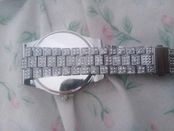 שעונים אבני חן מחיר לאחד