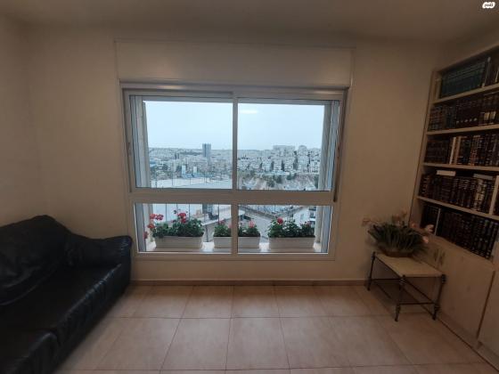 זכרון יעקב 5 (רוממה ק. צאנז)