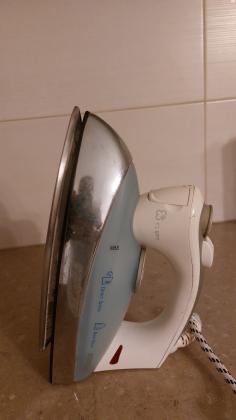 מגהץ אדים איכותי , עם