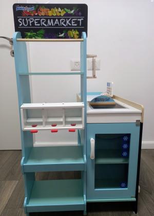 עמדת סופרמרקט מעץ