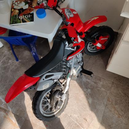 אופנוע חשמלי לילדים עם מטען