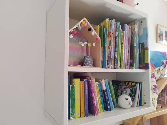 מדף קוביה לבן של איקאה במצב מעולה