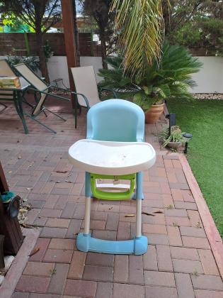 כסא אוכל מצב מצויין כסא אוכל במצב טוב