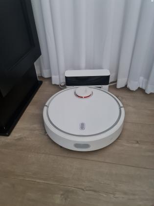 רובוט של חברת שיאומי בצבע