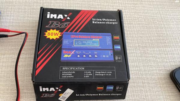 מטען סוללותיכול להטעין כל סוללות