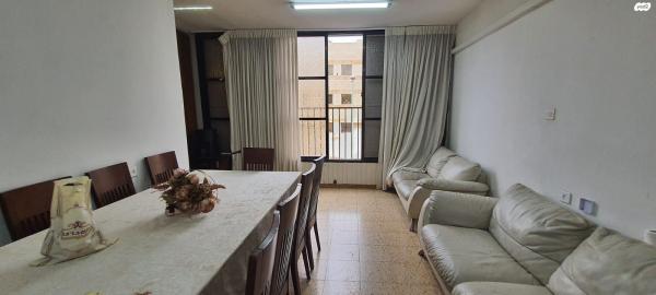 אהרונוביץ' 27 (שכון ה')