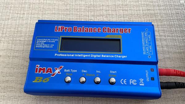 מטען סוללותיכול להטעין כל סוללות