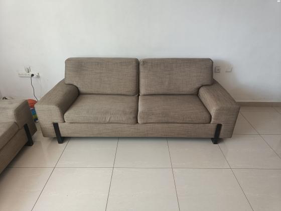 סלון 2+3 של שמרת הזורע, בצבע זית אפור