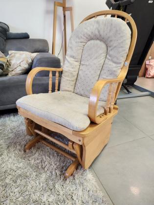 כורסת הנקה נוחה במיוחד עם