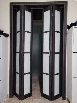 למכירה דלת הרמוניקה מעץ עם