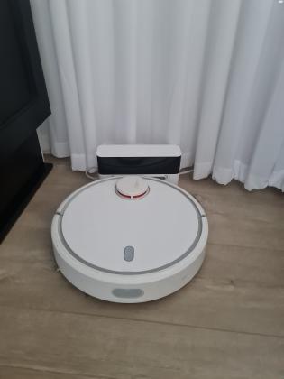 רובוט של חברת שיאומי בצבע