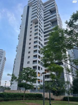 יונתן רטוש 1 (פסגות אפק)