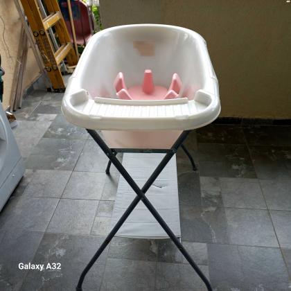 אמבטיה וישבינון צינור ומעמד במצב