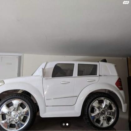 רכב מרצדס על סוללה לילד