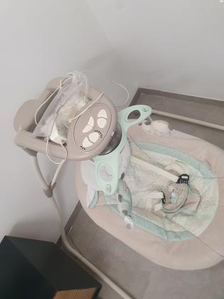 נדנדה חשמלית ומנגנת