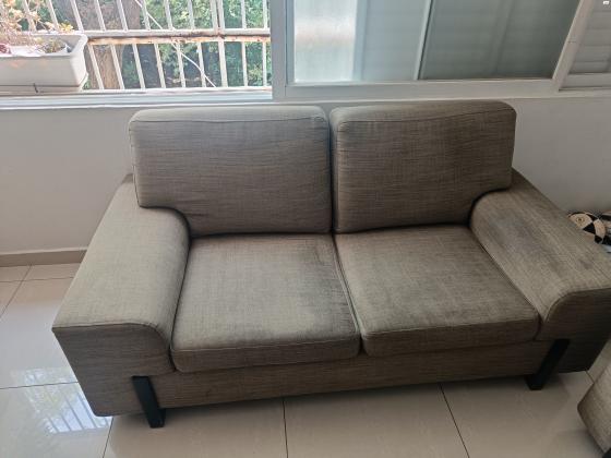 סלון 2+3 של שמרת הזורע, בצבע זית אפור