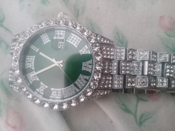 שעונים אבני חן מחיר לאחד