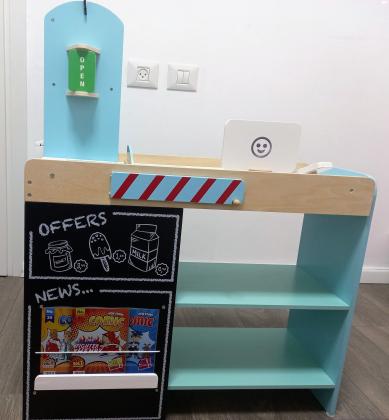 עמדת סופרמרקט מעץ