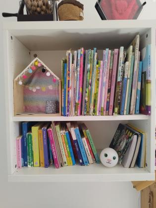 מדף קוביה לבן של איקאה במצב מעולה