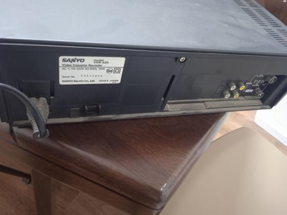 וידאו של sanyo עם שלט