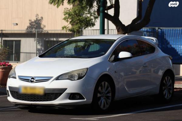 אופל אסטרה GTC Sport קופה אוט' 1.4 (140 כ"ס) בנזין 2013 למכירה ברמת גן