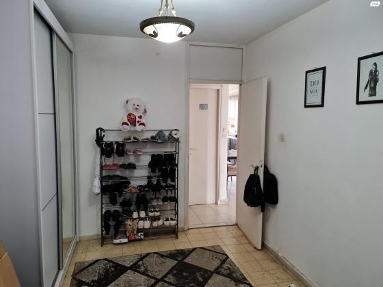 זלמן שניאור 10 (קרית נורדאו)