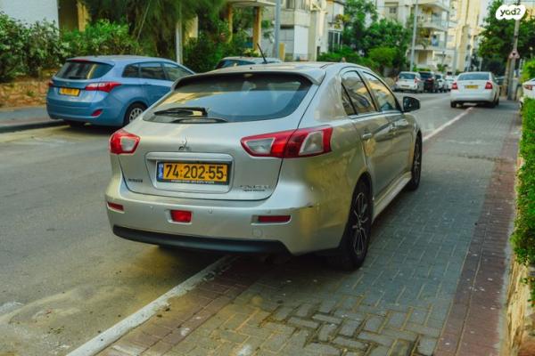 מיצובישי לנסר ספורטבק Sport אוט' 5 דל' 1.8 (140 כ"ס) בנזין 2017 למכירה בראשון לציון