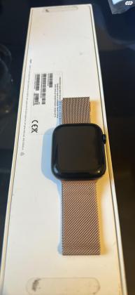 אפל ווטש שחור סדרה 8, 45 מ"מ