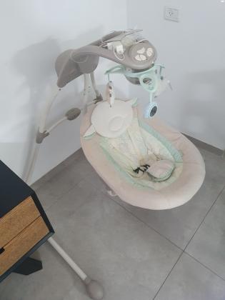 נדנדה חשמלית ומנגנת