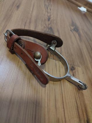 דורבנות למתחילים לרכיבה על סוסים