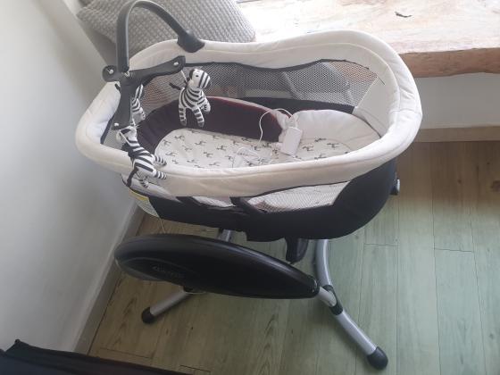 נדנדה עריסה חשמלית לתינוק מגיע