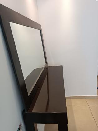 שידת קומודה מעוצבת שמתאימה לכניסה