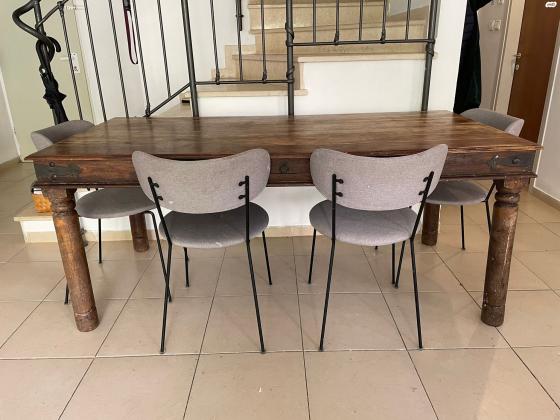 למכירה שולחן מיוחד מעץ מלא