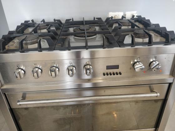 תנור במצב טוב חמישה כיריים