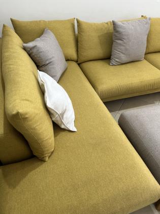 ספה יפיפה ואיכותית כולל הדום