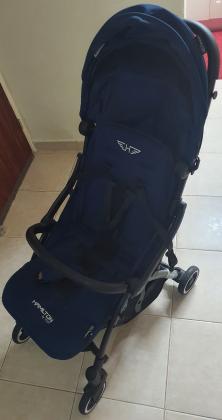 עגלת תינוק כחולה כמו חדשה