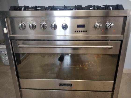 תנור במצב טוב חמישה כיריים